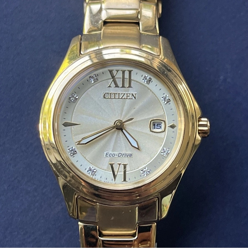 Citizen Eco-Drive E011-S077777 Women’s Gold Tone Watch Date Crystal Accents